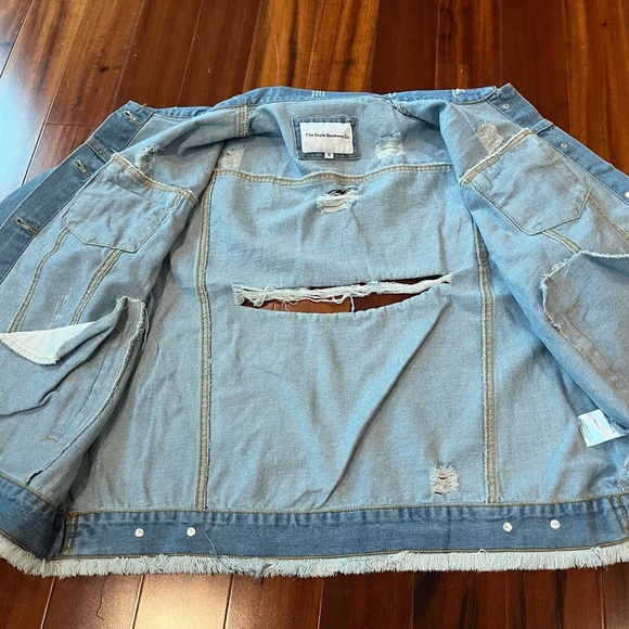 New NWT The Style Between Us Blue Denim Jacket Light Wash‎ Distressed Plus Sz 1X - Picture 5 of 9
